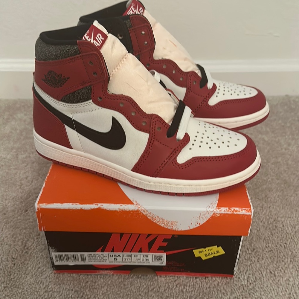 Brand new never worn Jordan 1 Lost & found